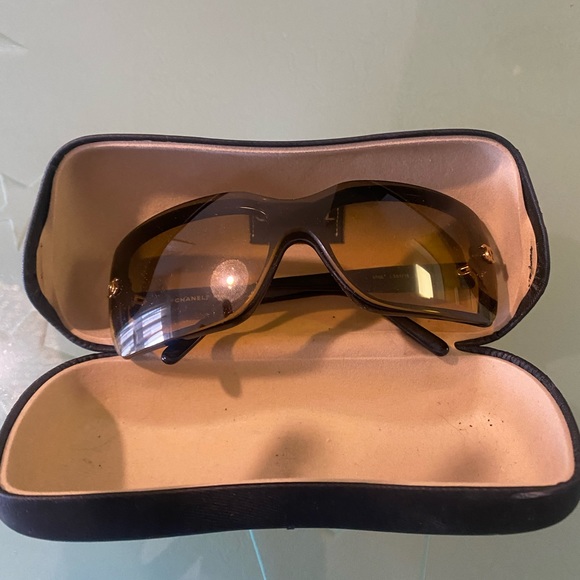 Chanel vintage sunglasses in gradient lens - Picture 5 of 12